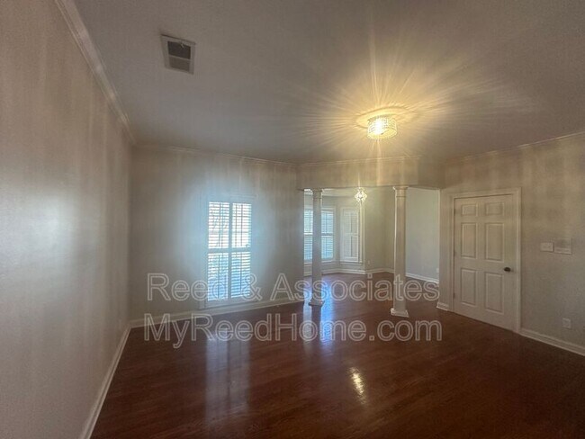 Building Photo - 525 Chickasaw Land Way