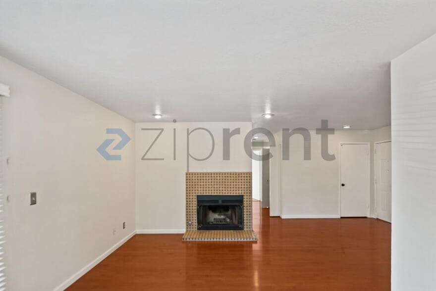 Building Photo - Unit