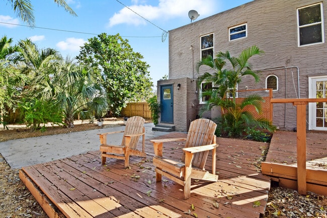 Building Photo - 310 Columbia Dr