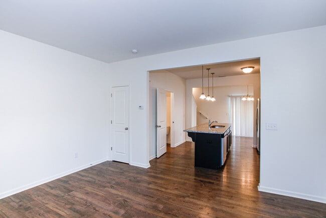 Building Photo - 2BD Townhome minutes from Downtown Pineville & I485 - Ready NOW