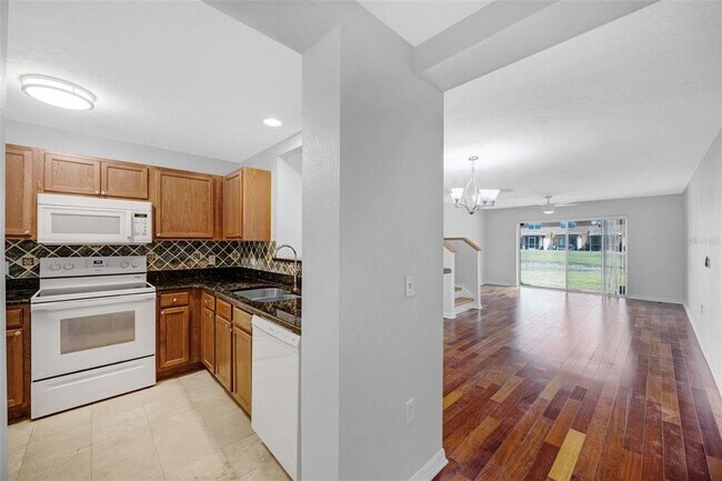 Building Photo - 6928 Hawthorne Trace Ln