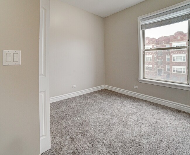 Building Photo - 4858 S Prairie Ave