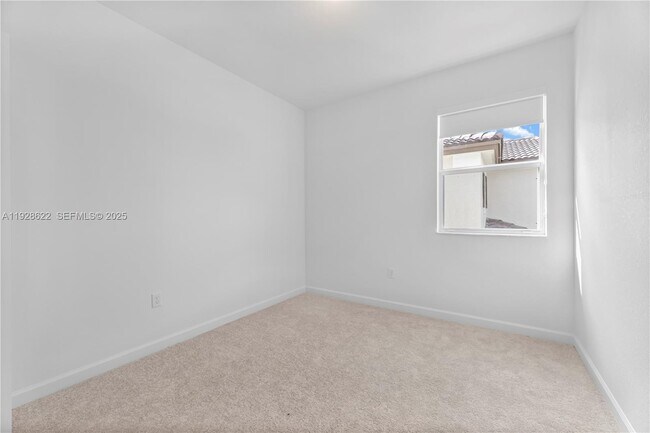 Building Photo - 2498 SE 25th Ct