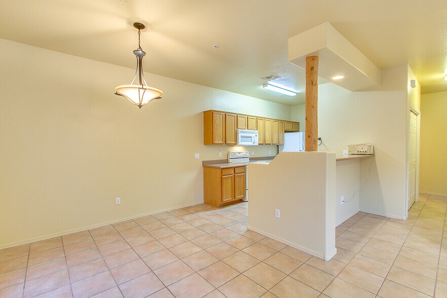 Building Photo - 1351 N Pleasant Dr
