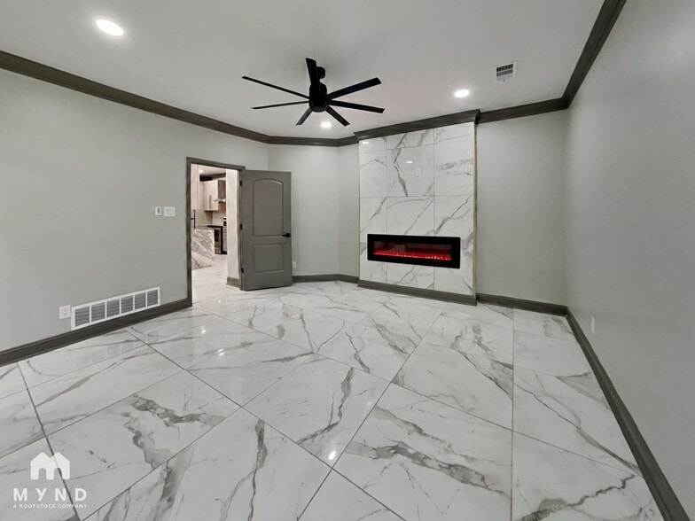 Building Photo - 5373 Solitaire Way