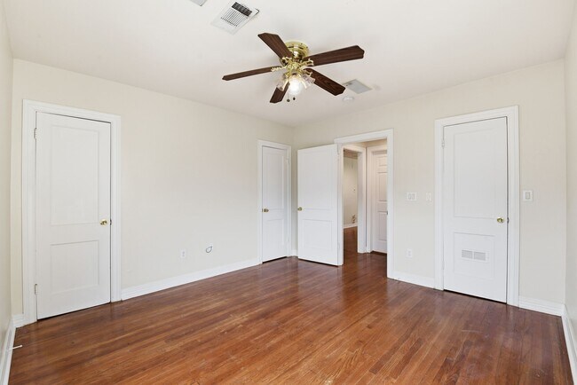 Building Photo - 2513 Shakespeare St