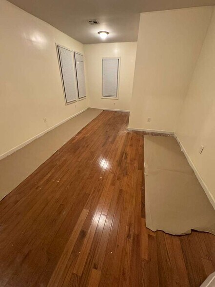 Building Photo - 209 21st St