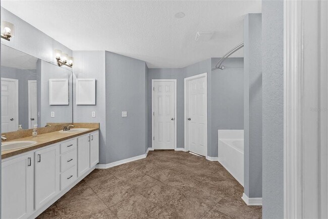 Building Photo - 11366 Riddle Dr