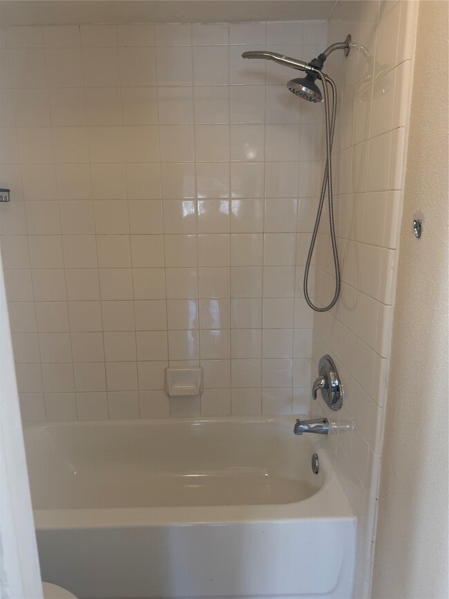 Building Photo - 732 Memorial Mews St