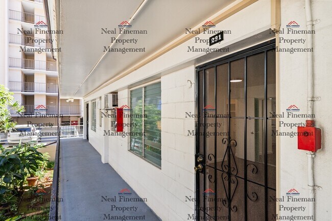 Building Photo - Furnished Studio, 1 Bath. Street parking. ...