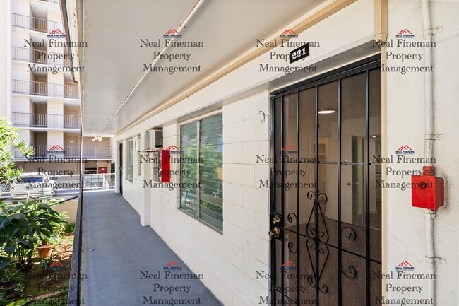 Building Photo - Furnished Studio, 1 Bath. Street parking. 1 year Lease. Electric water and sewer are included in ...