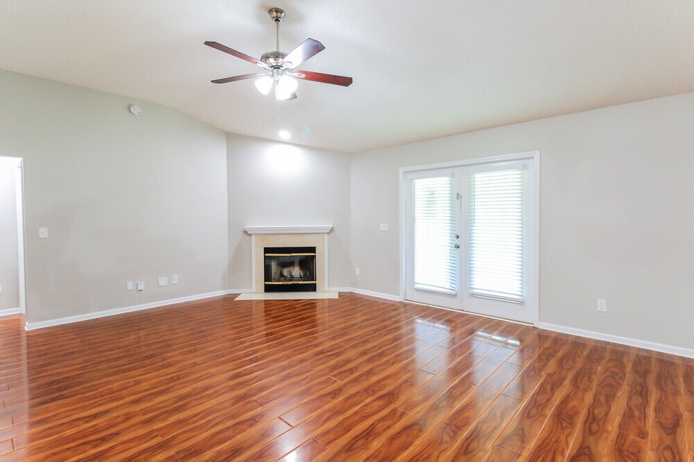 Building Photo - 717 S Lake Cunningham Ave