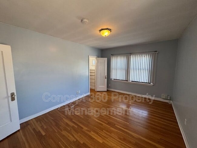 Building Photo - 2727 E De Soto St