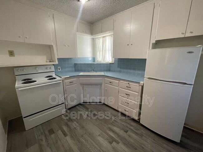 Building Photo - 552 E Grumman Dr