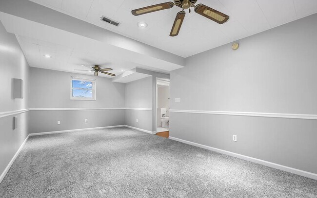 Building Photo - 3 Bed + Complete basement in Maryville