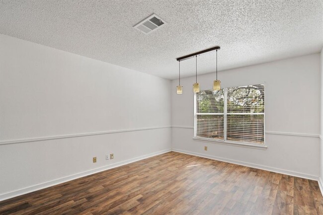Building Photo - 1402 Comfort St
