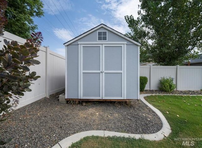 Building Photo - Beautiful North Meridian Home with Upgrade...