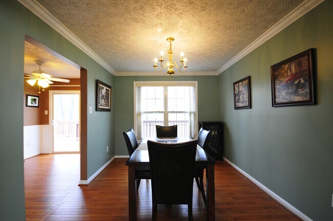 Building Photo - 6694 Huntshire Dr