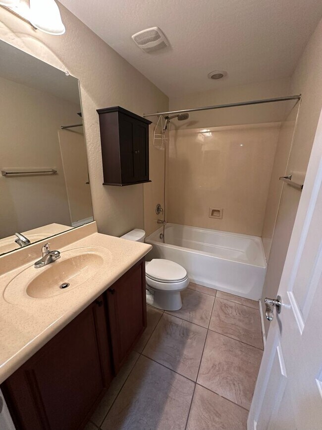 Building Photo - Charming 3 Bed + Den 2.5 Bath Home with 2 car attached EV garage with community pool !!