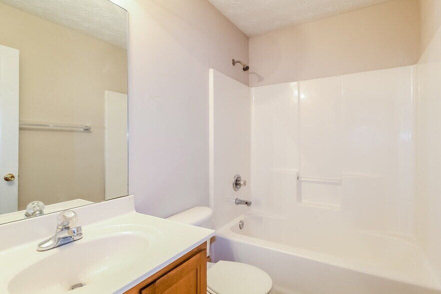 Building Photo - 411 Pondweed Dr