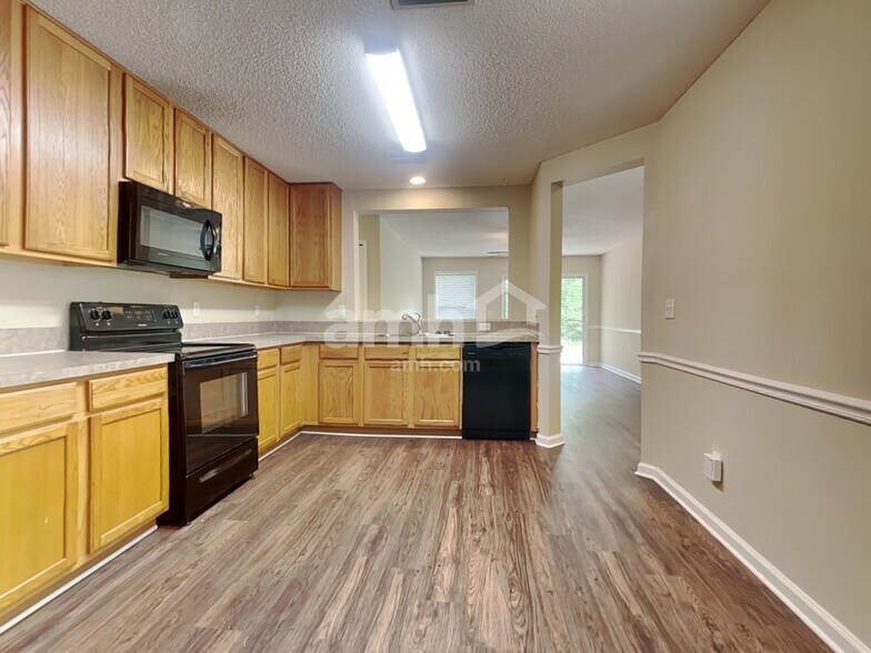 Building Photo - 7049 Beekman Lake Dr