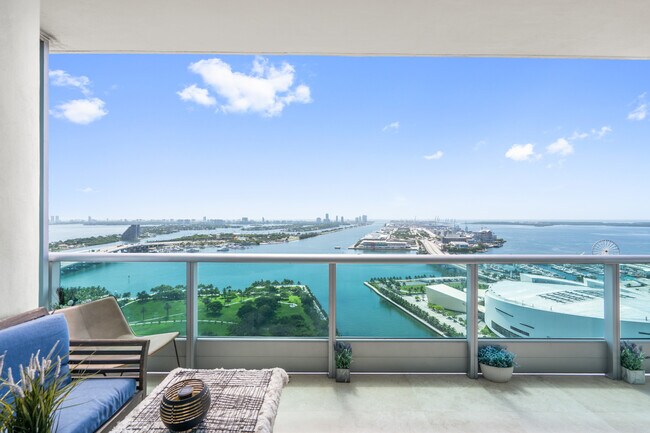 Building Photo - 900 Biscayne Blvd