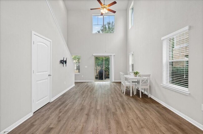 Building Photo - 516 E Slaughter Ln