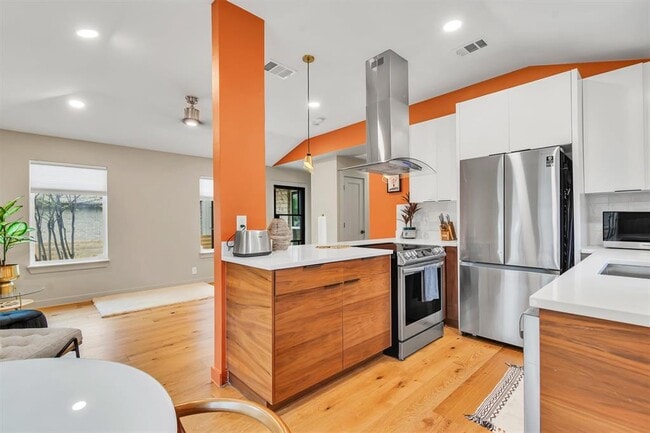 Building Photo - 9700 Sugar Hill Dr