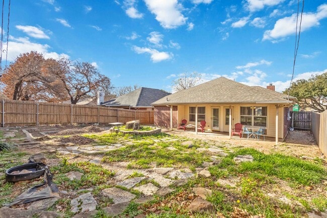 Building Photo - 425 Kelley Ct