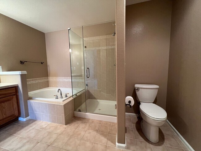 Building Photo - Splendid Townhome in Castle Pines