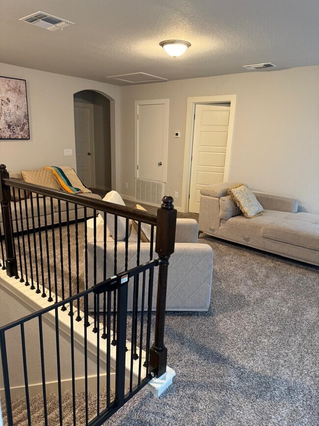 Building Photo - 740 Ft Leonard