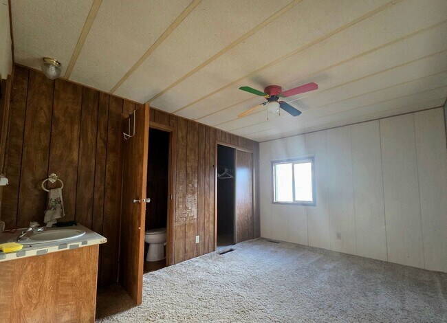 Building Photo - 3 Bed, 2 Bath Country-Home on 5 Acres