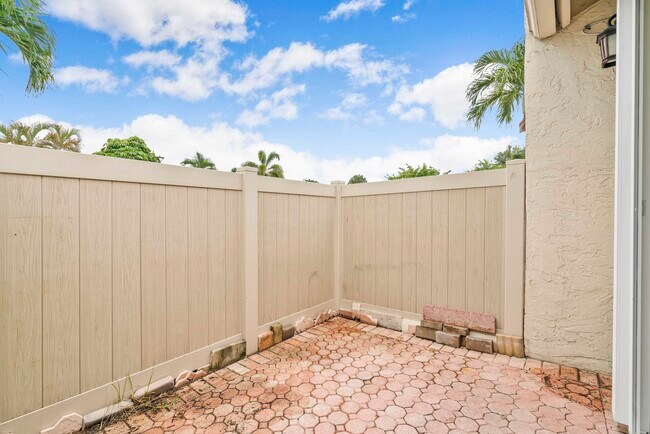 Building Photo - 10240 Boca Bend W