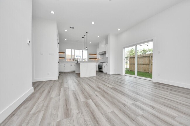 Building Photo - 1816 West St