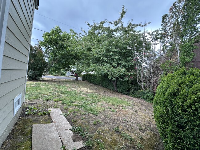 Building Photo - 732 Bieber Ave NE