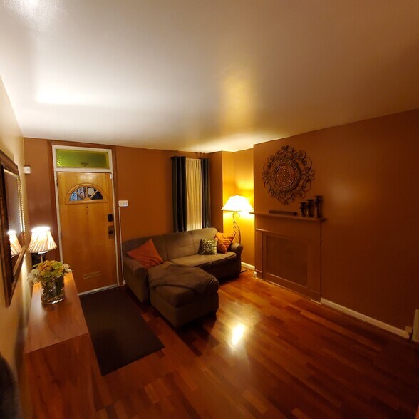 Building Photo - 1222 N Spring St