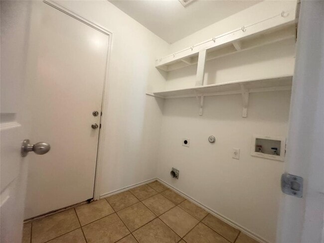 Building Photo - 5648 Brougham Way