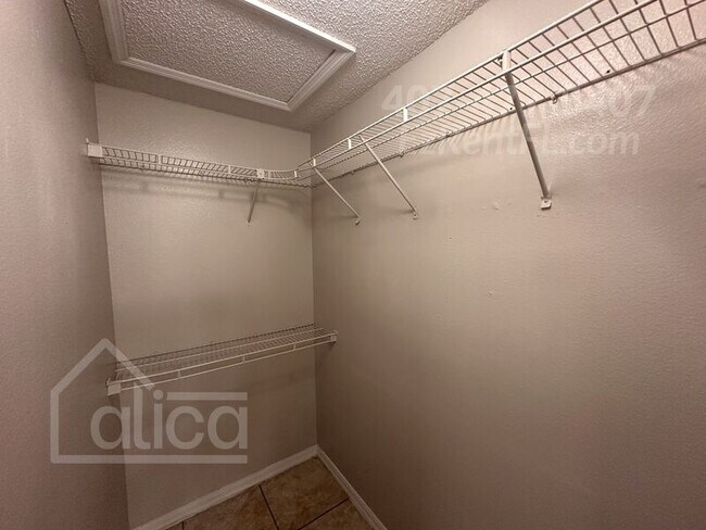 Building Photo - 1846 Spruce Ridge Dr