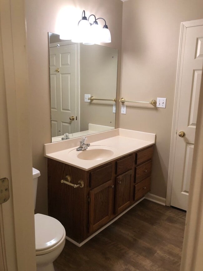 Building Photo - Charming 3-Bedroom Home in Northfield — Ready to Rent!