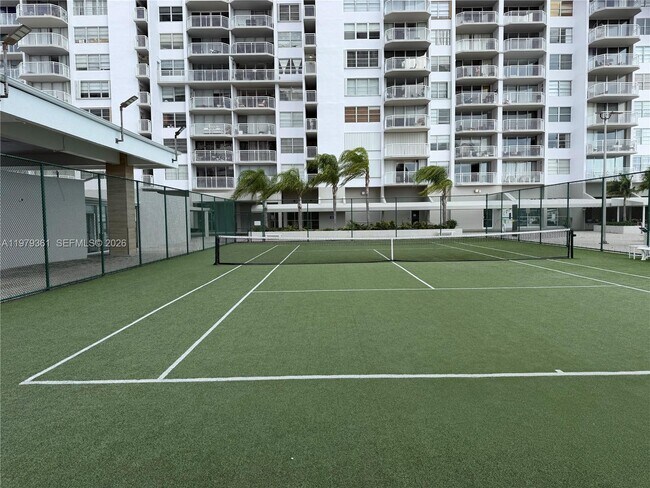 Building Photo - 18031 Biscayne Blvd