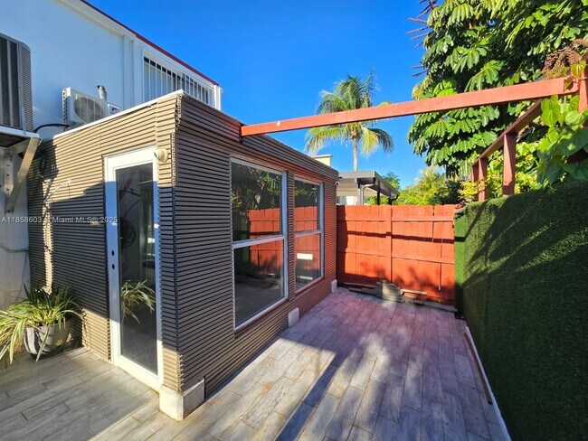 Building Photo - 12352 SW 18th Terrace