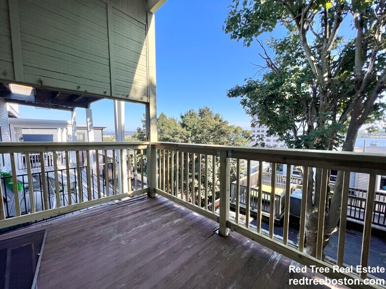 Building Photo - 401 E 7th St