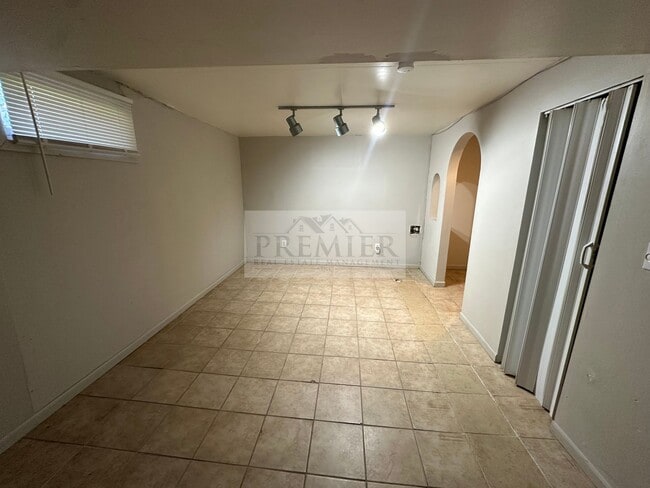 Building Photo - 8406 E 92 Pl