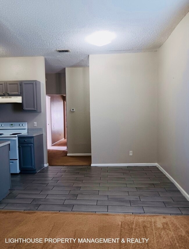 Building Photo - Spacious 3-Bed, 2-Bath with Covered Front Porch