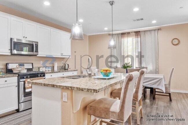 Building Photo - 2409 Via Alicante