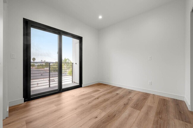 Building Photo - 1920 S Sherbourne Dr