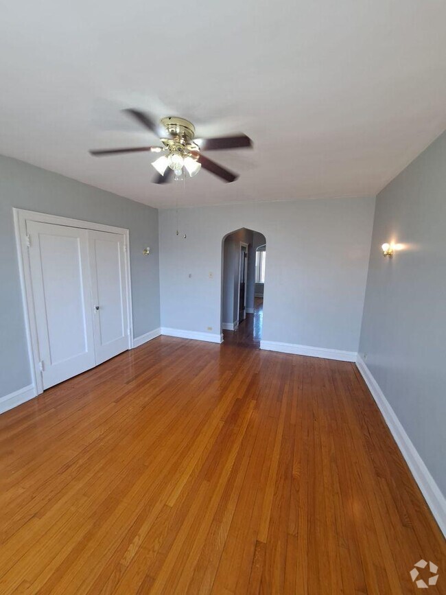 Building Photo - 1 bedroom in Chicago IL 60649