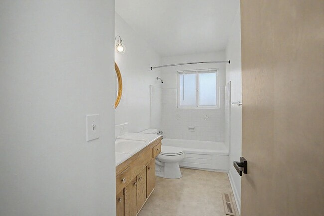 Building Photo - Rare 3 Bed, 2 Bath Home in Upper Seaside Cul-de-Sac with Spacious Yard