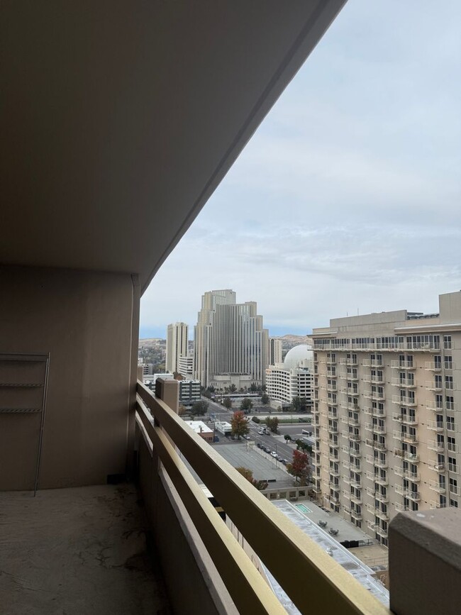 Building Photo - 100 N Arlington Ave