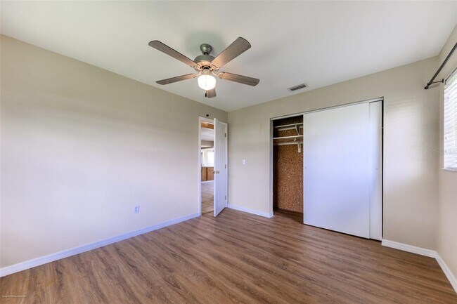 Building Photo - 2498 Abscott St